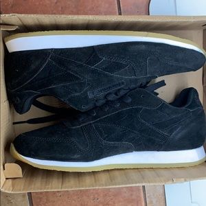 Women’s size 7 1/2 classic black Reeboks